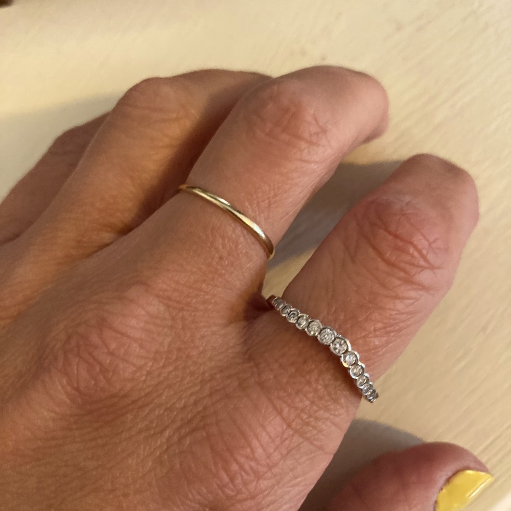 14K white gold diamond contour band